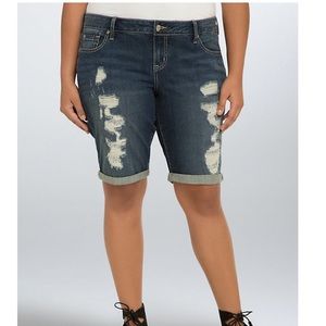 Torrid Boyfriend Bermuda Dark Wash Rip Short Sz 14